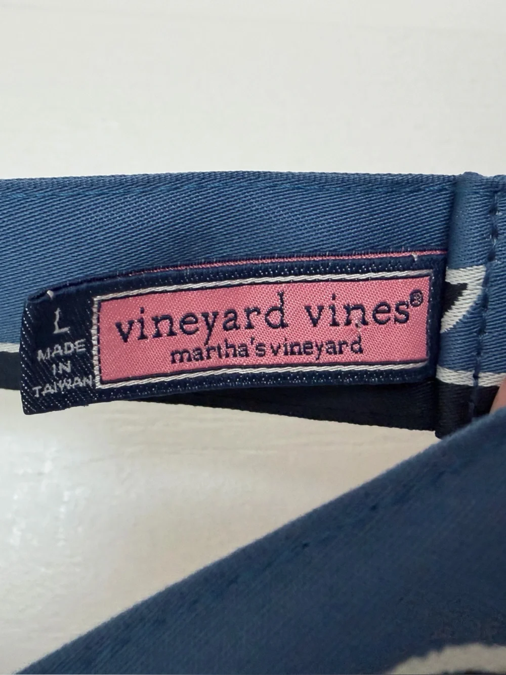 EUC Vineyard Vines Boys Whale Print Blue Belt w/ Silver D-Rings size Large